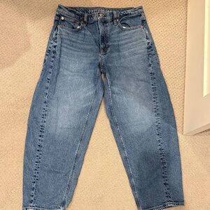 American Eagle Outfitters Women’s Stretch Barrel Jeans